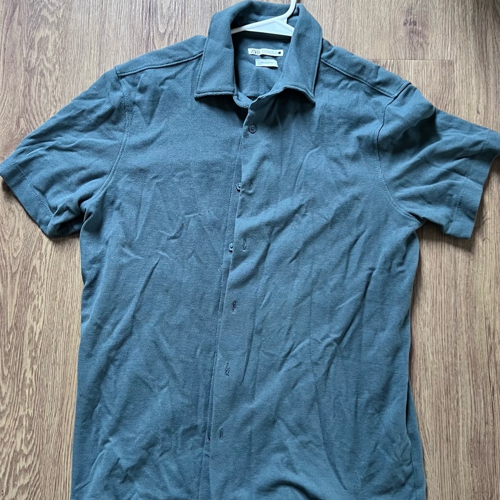 Zara Green Textured Short Sleeve Button-Up (Medium)